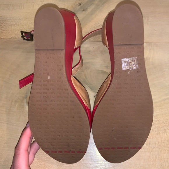 🌹Miz Mooz Vintage Red & Tan Peep-toe heels🌹 - Picture 3 of 3